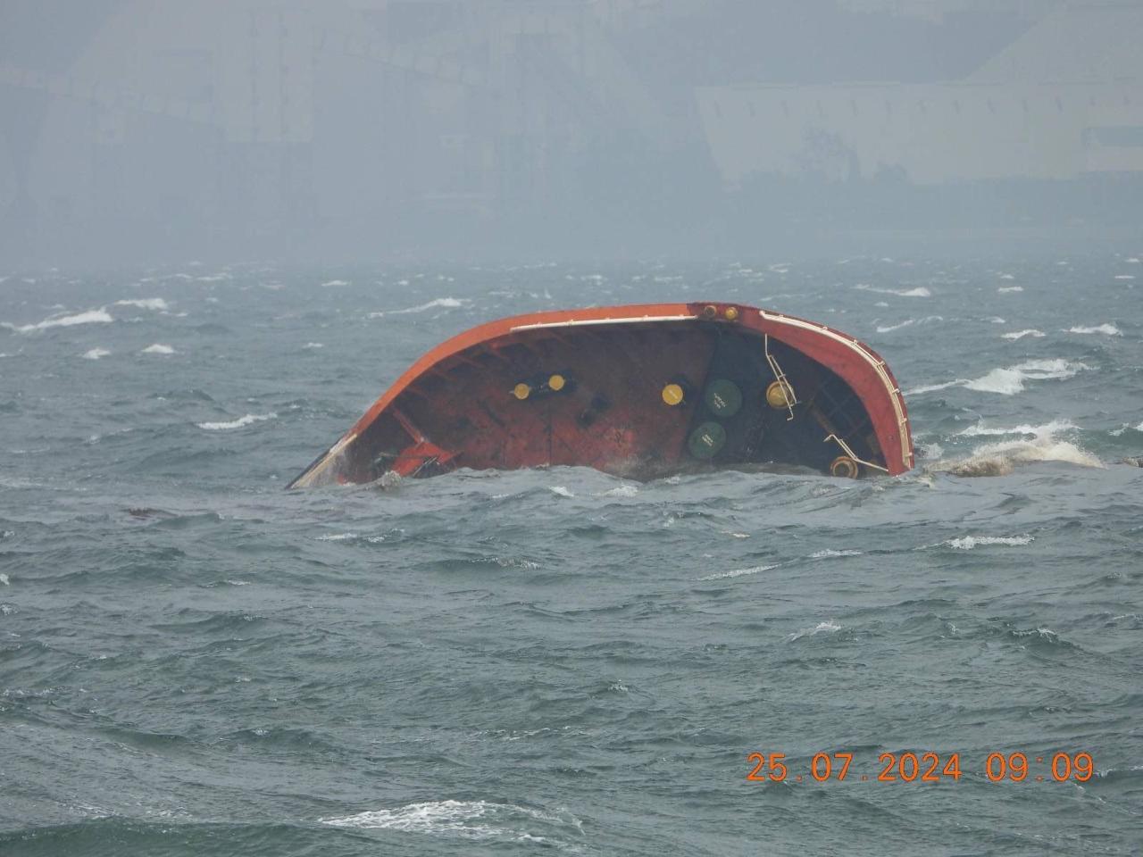 Oil spill from sunken tanker off Bataan may reach Manila shores – PCG