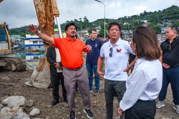 President Ferdinand R. Marcos Jr. inspects  the Mauban SeaWall and Mauban Port  during the aftermath of typhoon Carina on Friday, July 26, 2024. The president also presided over a situational briefing with local chief executives with various heads of concerned agencies.  PHOTO BY YUMMIE DINGDING / PPA POOL 