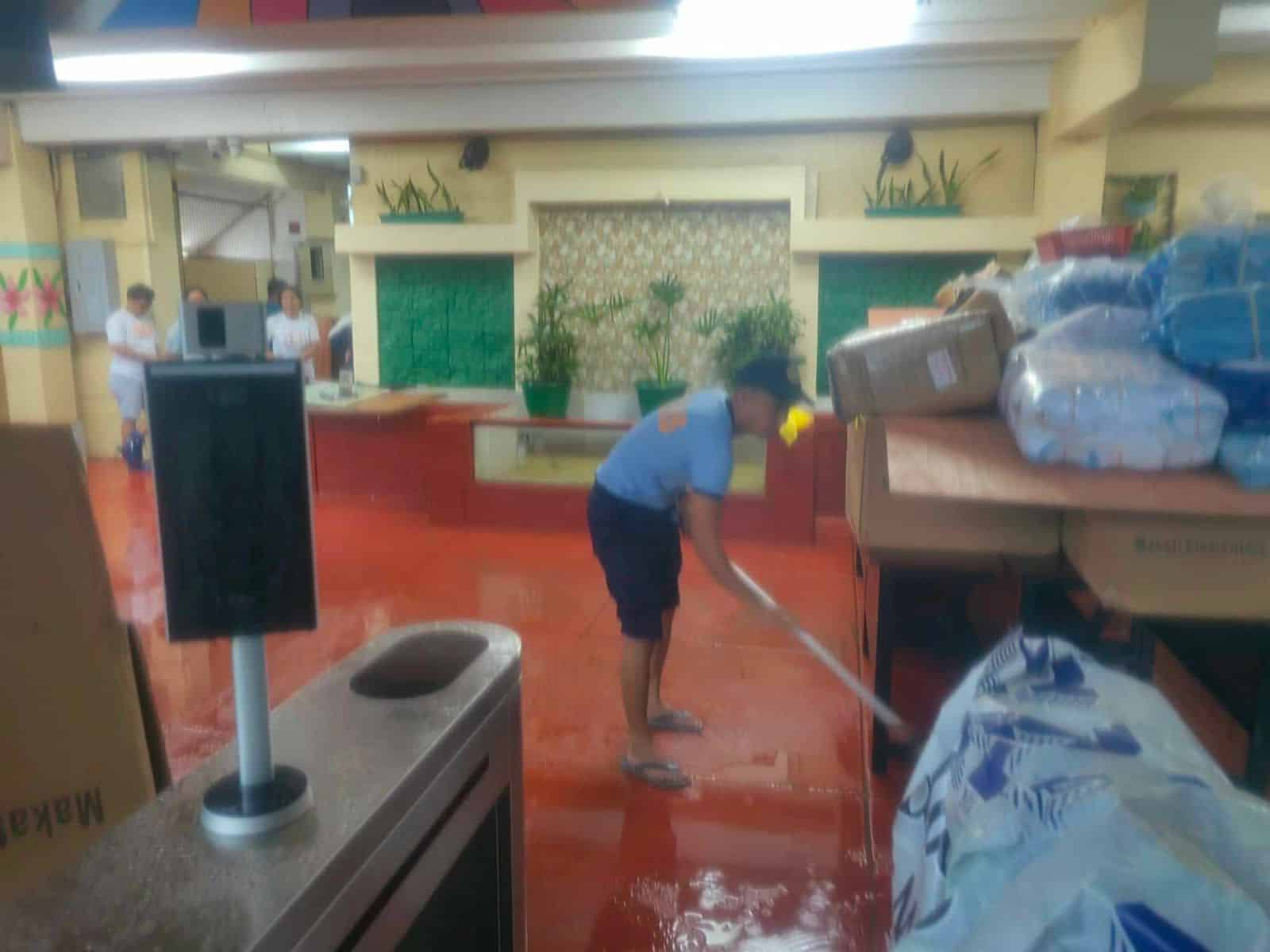 Authorities offered assistance to a flooded elementary school in Makati City on Wednesday morning, according to Makati police. carina