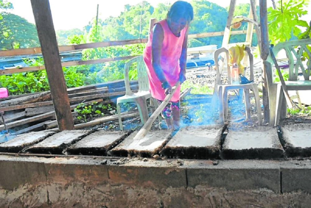 READY FOR MARKET Shirley Padojenog says ashfrom burnt driftwood is soaked and filtered to create a concentrated brine, which is later boiled to produce the artisanal salt called “tultul” or “dukduk.”