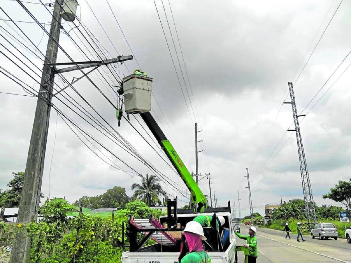 A power line from the feeder in Murcia, Negros Occidental to the Alijis Feeder 3 in Bacolod City is being installed on Thursday by the Negros Electric and Power Corp. (NEPC) as part of the multiple measures being undertaken to augment power supply in areas affected by outages since Aug. 21 due to a busted transformer. 