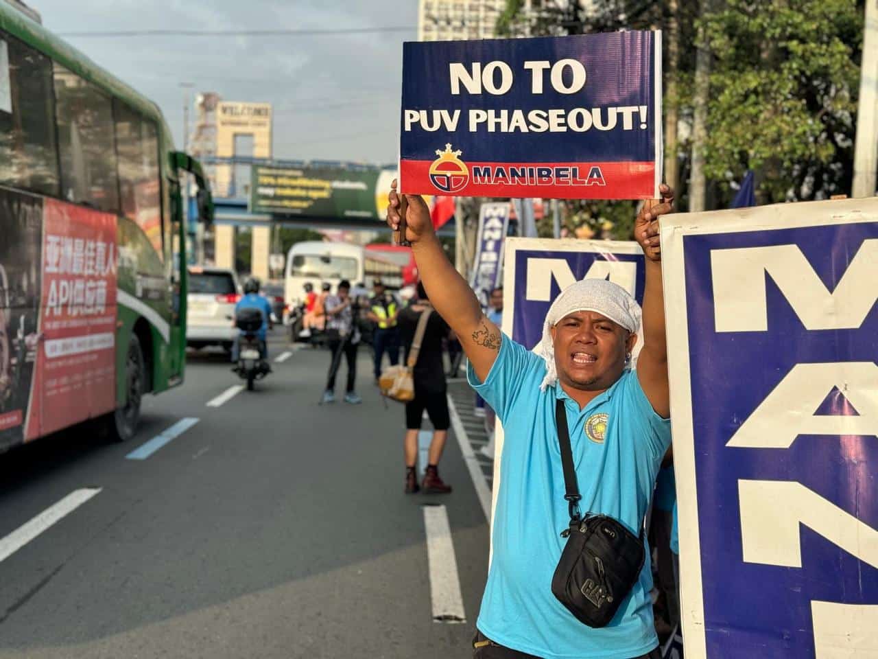 Drivers march to Mendiola to protest Marcos' PUV modernization rule