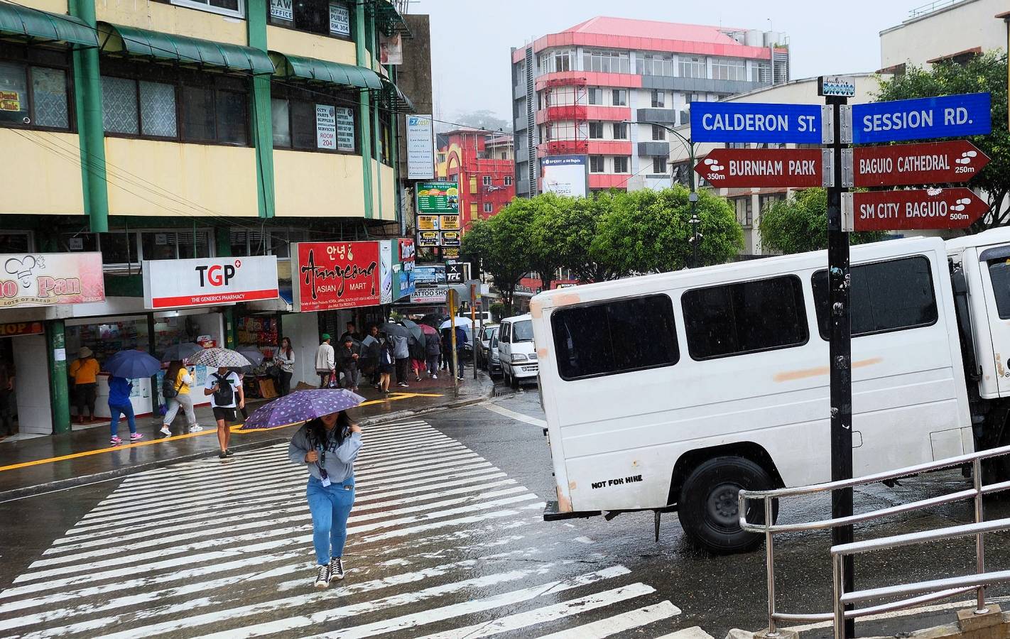 WET,WET,WET The summer capital has been drenched for weeks, just like on Friday, due to a recent typhoon and the prevailing monsoon. Baguio is one of the country’s cities that receive thehighest rainfall because of its mountain terrain. —NEIL CLARK ONCHANGCO