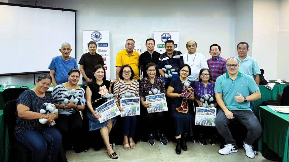 NDAV MEET IN CEBU The recently held conference of the Newsmag Dealers Association of the Visayas (NDAV) served as a day of insights, updates and networking. Representing the PhilippineDaily Inquirer in the gathering was national sales manager Roy Raul Mendiola (the speaker in the center photo). 