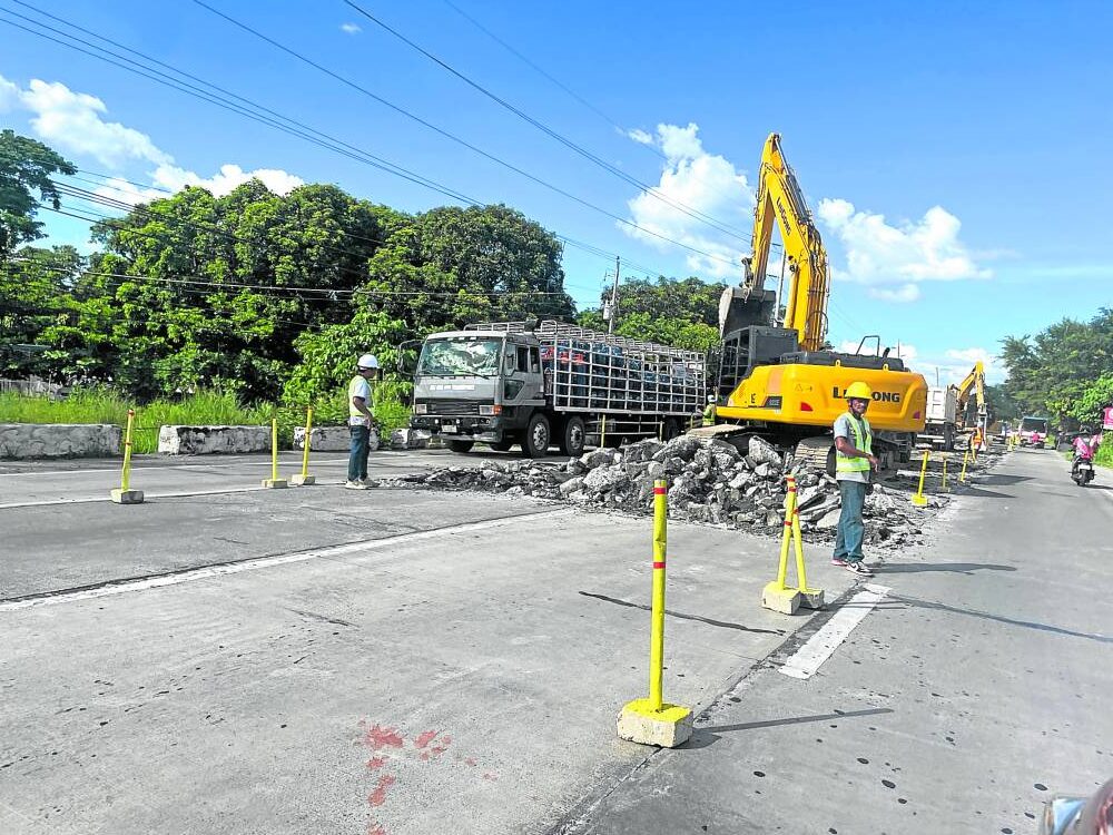 INCONVENIENCE This portion of Daang Maharlika(Maharlika Highway) at Barangay Luyang in Bayombong, Nueva Vizcaya, is one of several locations along the national highway where motorists are inconvenienced by hourslong delays due to road works. 