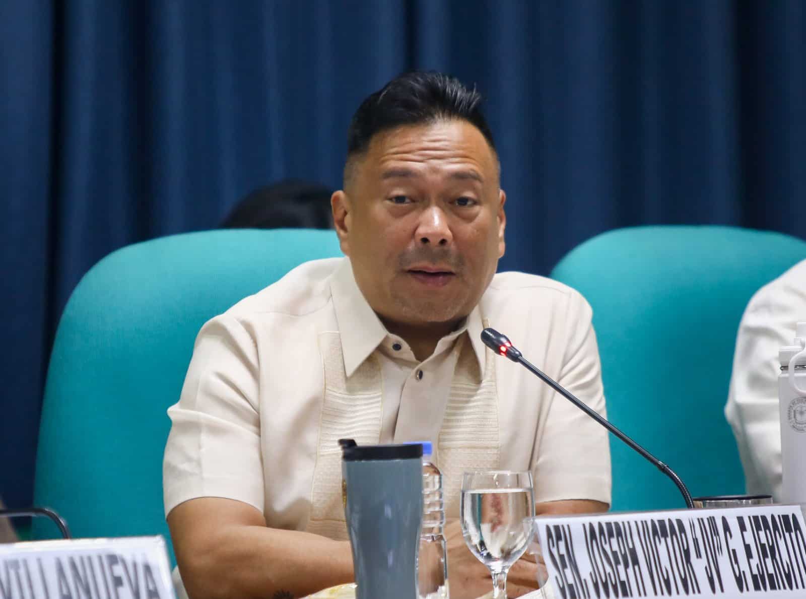 Sen. JV Ejercito wants the head of the  Philippine Health Insurance Corporation (PhilHealth) replaced for supposedly failing to “live up” to the purpose of the Universal Health Care (UHC) Law. 