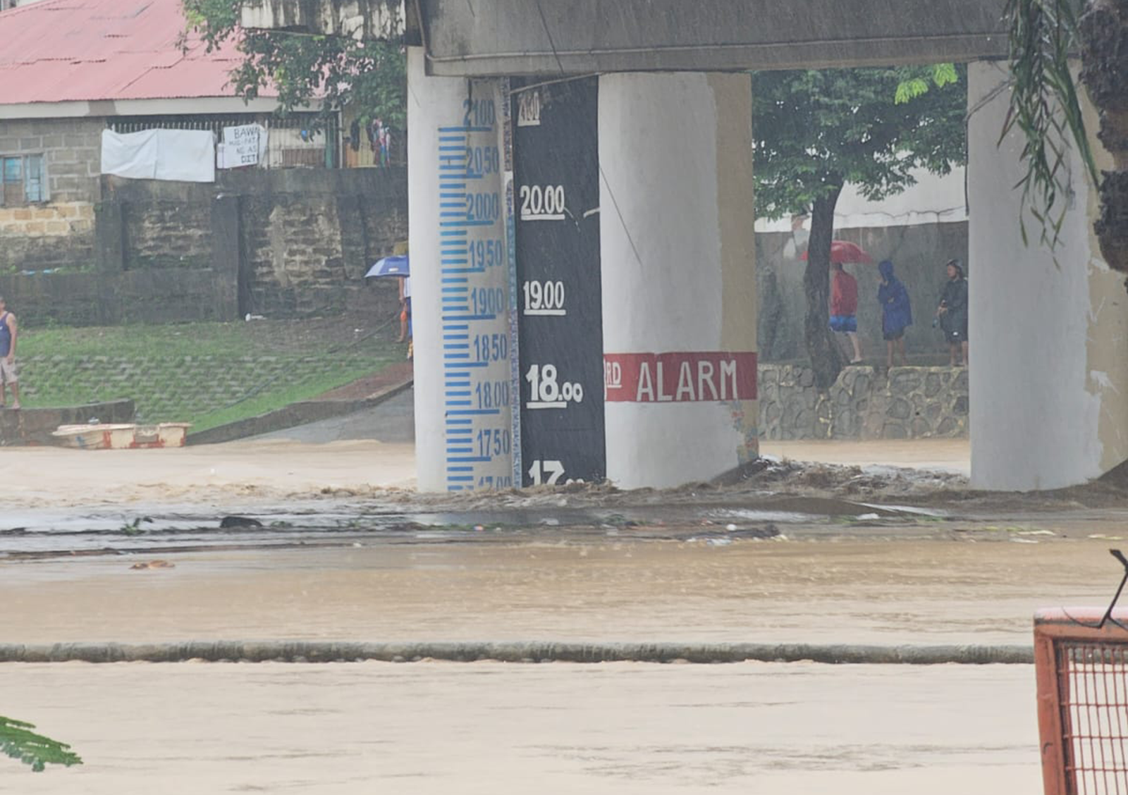 Marikina River on 2nd alarm as rains continue due to TS Enteng