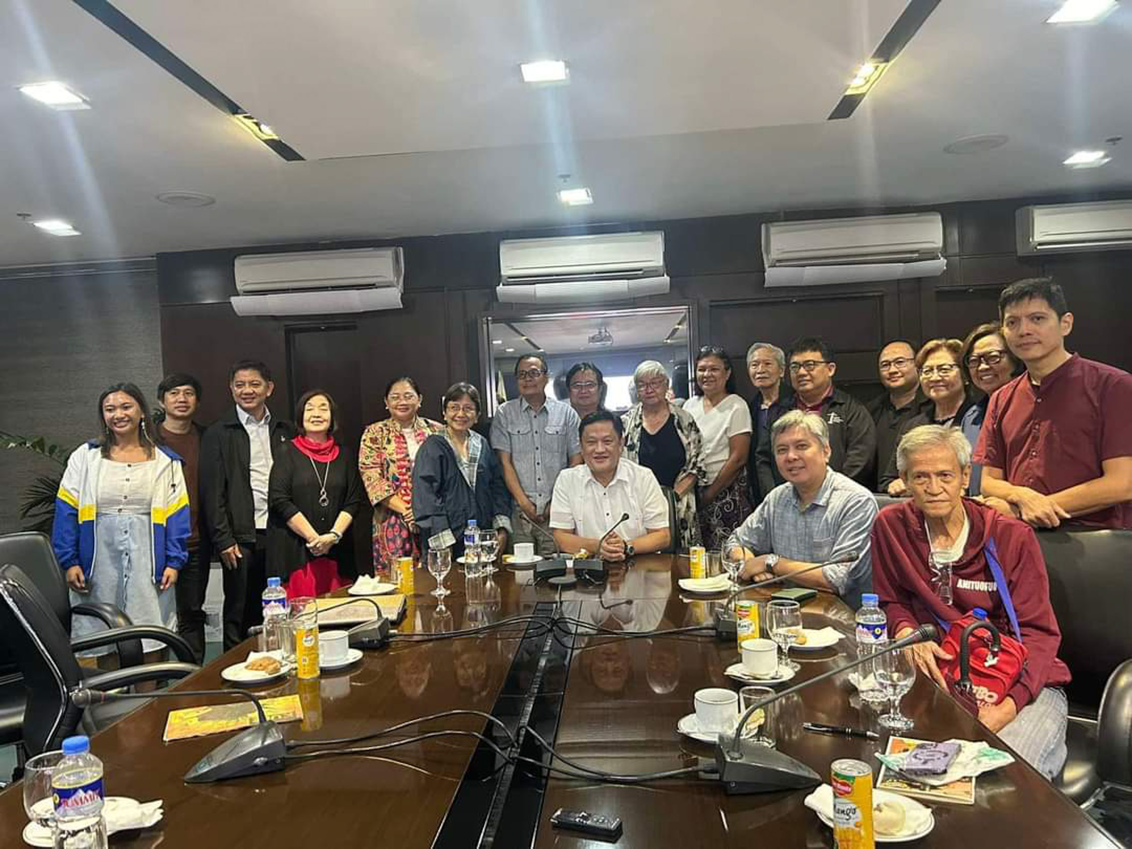 PROJECT BACKONTRACK Martial lawsurvivors led by Carmmaconvenor Judy Taguiwalo meet with officials of the University of the Philippines and the Human Rights Violations Victims’ Memorial Commission to expedite the construction of a martial lawmuseum inside the UP Diliman campus.