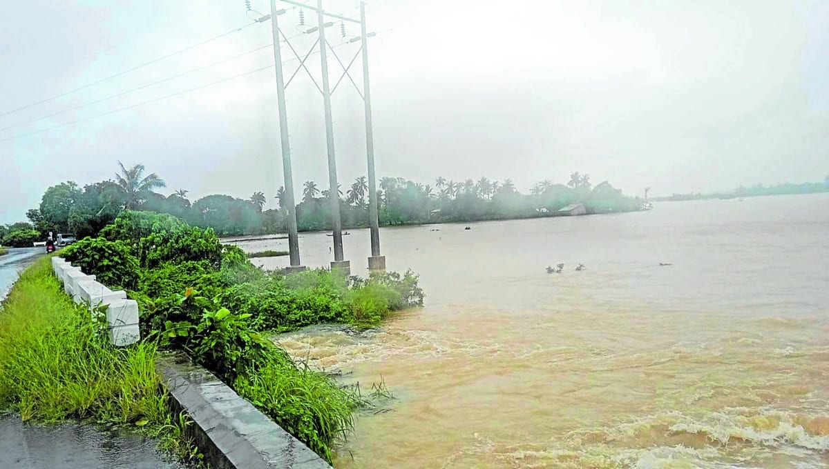 Floods, rains continue to displace thousands in the Visayas, Palawan