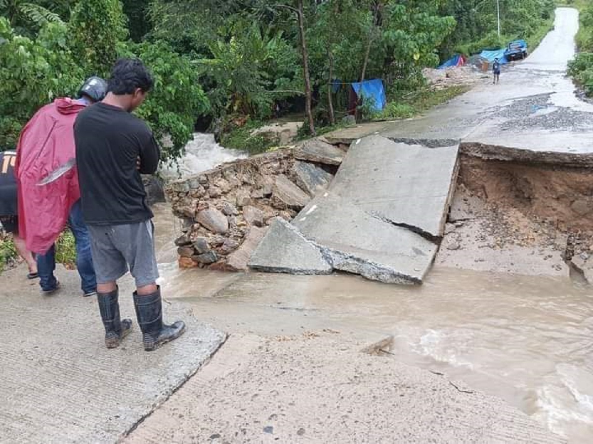 COLLAPSED ROAD This road in Barangay New Canipo, San Vicente town in Palawan is rendered impassable after a portion collapsed on Tuesday, as heavy rains flooded several towns in the province. 