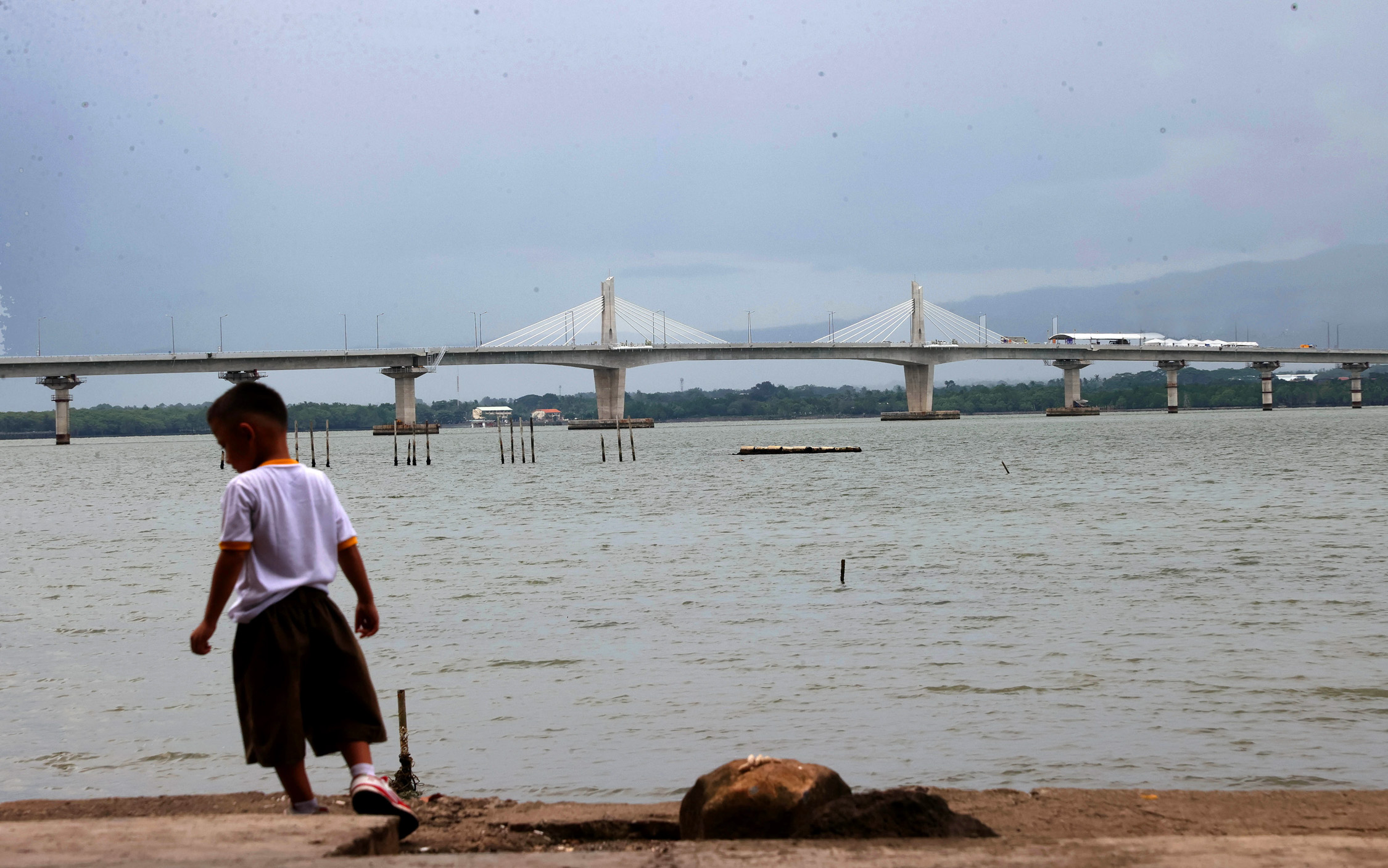 GROWTH BOOSTER The completion of Panguil Bay Bridge linking Lanao del Norte and Misamis Occidental is expected to boost the local economies of the two provinces by easing the transportof goods and delivery of services and by promoting tourismin north and central Mindanao. 