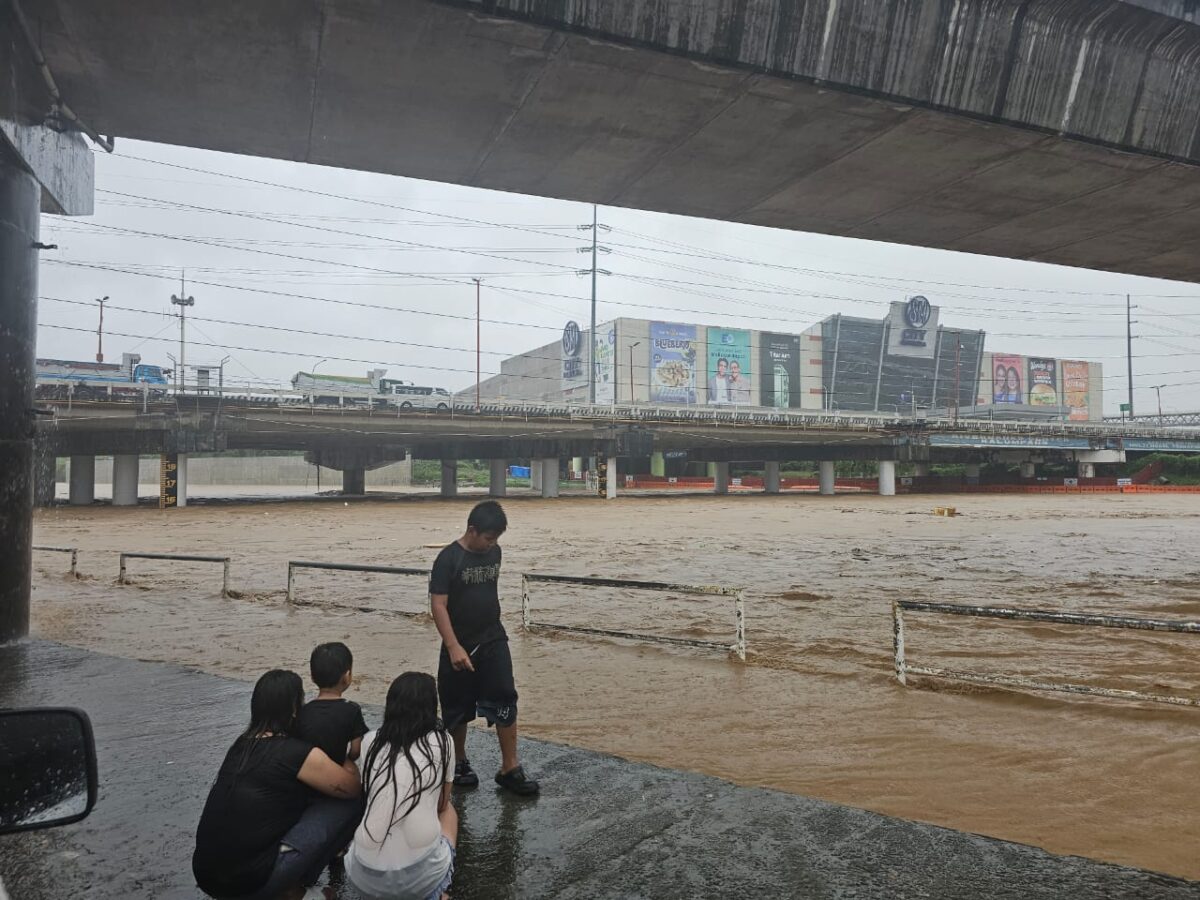 The Marikina River reached second alarm by mid-morning Monday, September 2, 2024, as water level continued to rise amid persistent rains due to Tropical Storm Enteng (international name: Yagi). The Marikina Public Information Office (PIO) said in a a Facebook post that the river hit 16 meters high at 8:32 a.m. and 17 meters by 10:55 a.m. If the river's water swells to 18 meters high, the local government may impose mandatory evacuation of residents. | PHOTO RAM NABONG / INQUIRER.net