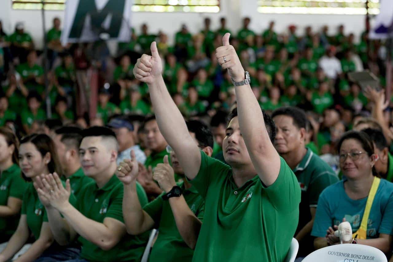 Vice Governor EJ Falcon gives the thumbs up approving of Brian Poe-Llamanzares, committing to his adoption by the provincial board as a son of mindoro