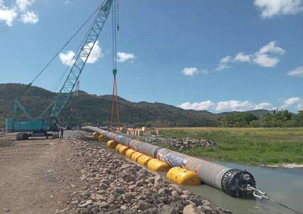 Kegiatan pengikatan pipa saat ini sedang berlangsung di segmen West Bay untuk proyek jalur transmisi bawah laut East Bay Fase 2 1.200 mm.