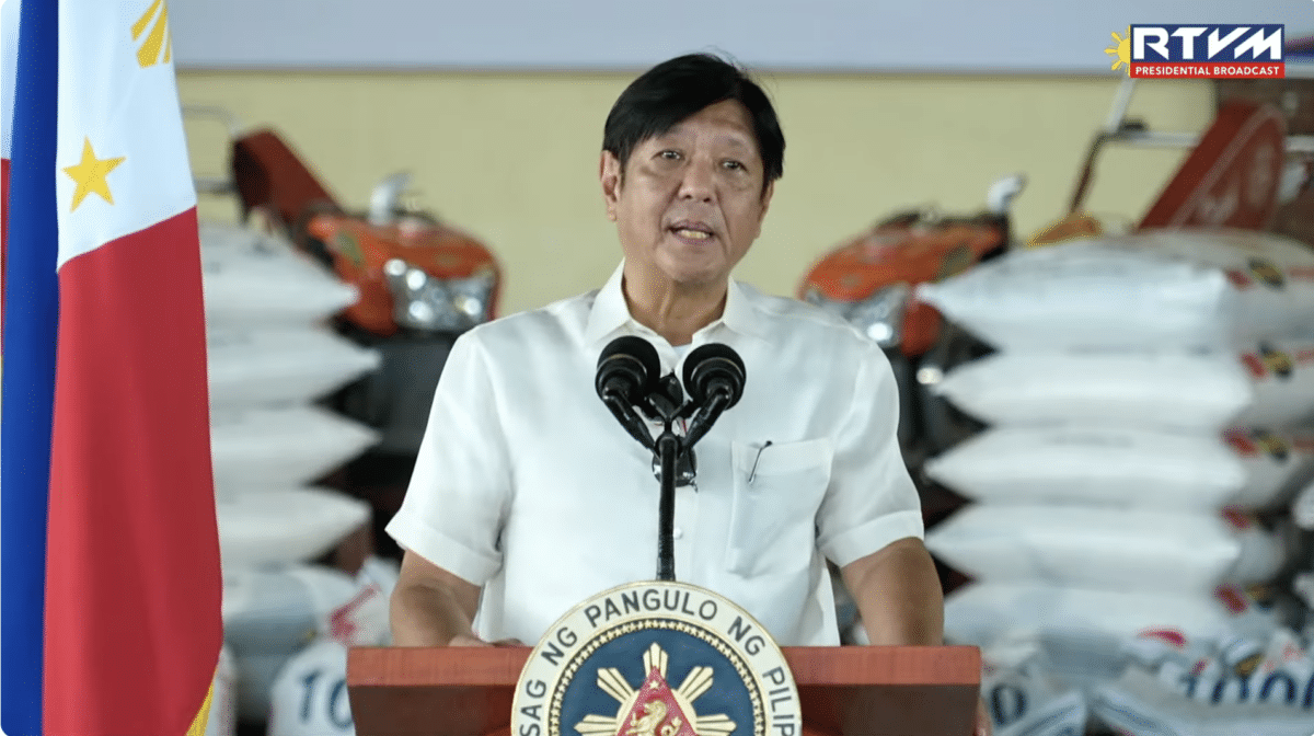 Marcos leads distribution of aid in Ilocos Norte