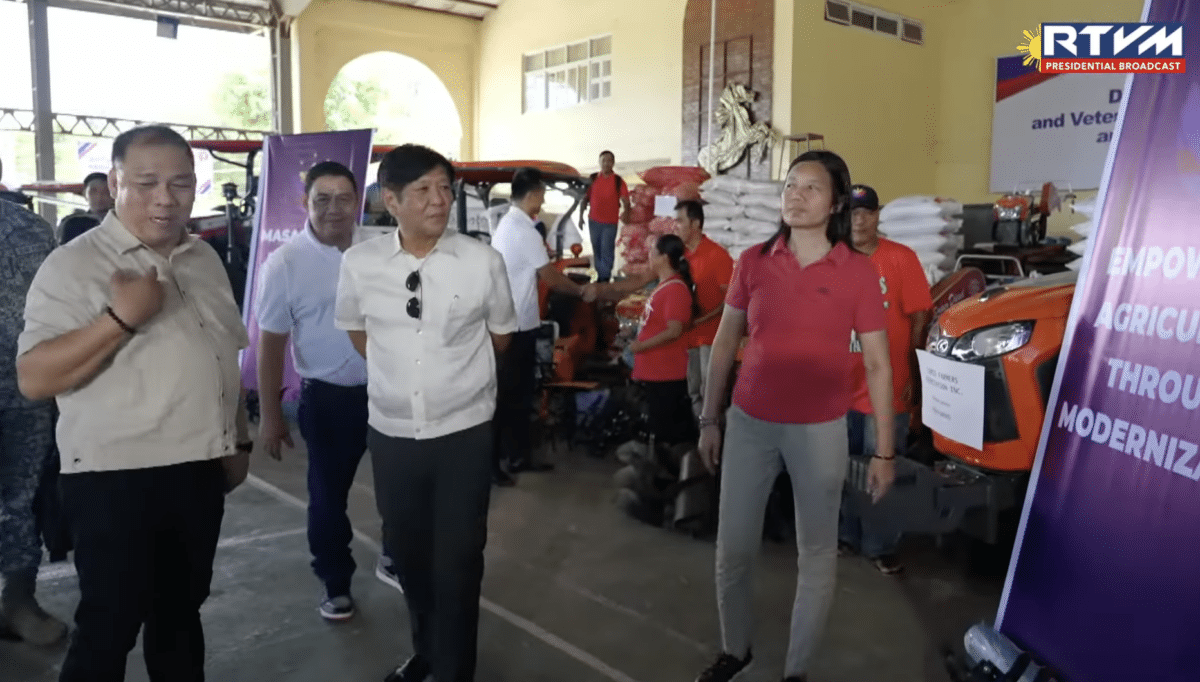 Marcos leads distribution of aid in Ilocos Norte