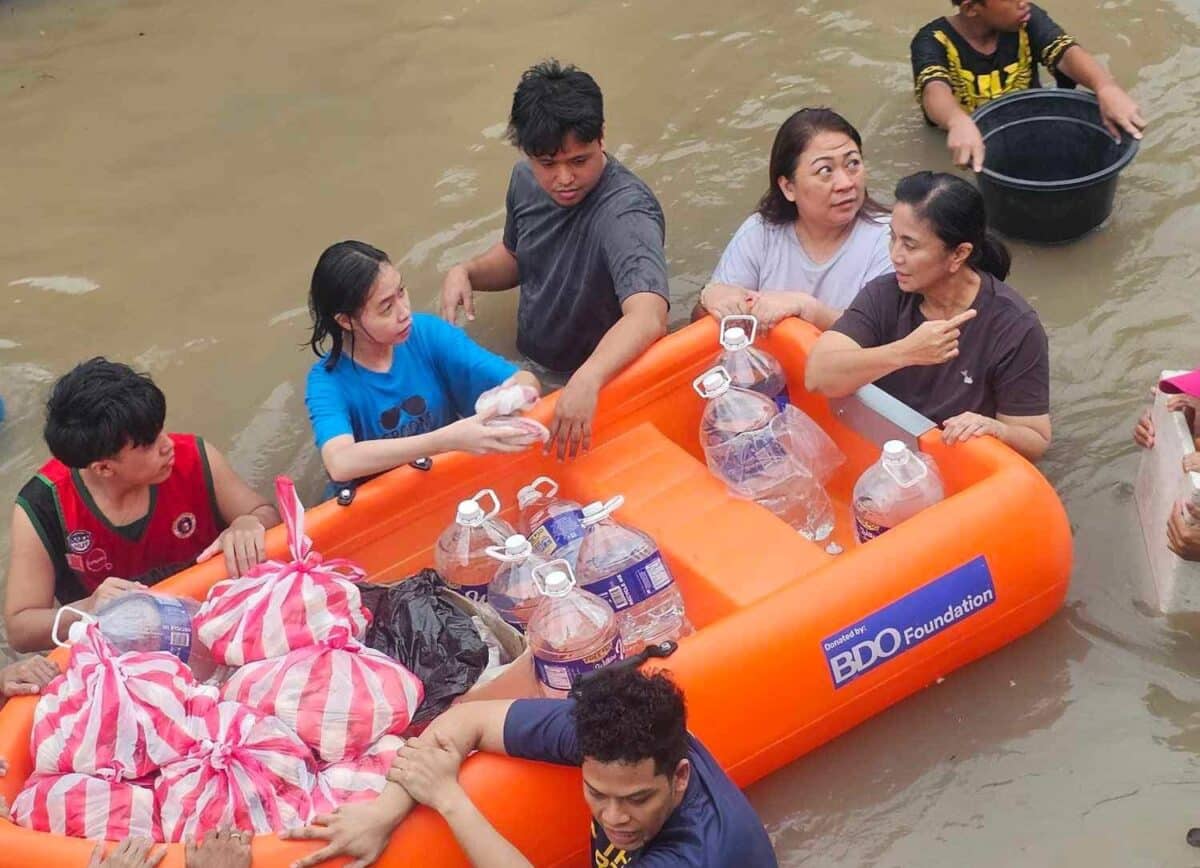 PHOTO: Former Vice President Robredo helps distribute relief goods in Naga City. —From the Kaya Natin! Facebook page STORY: Former VP Robredo braves floods, joins storm relief operations