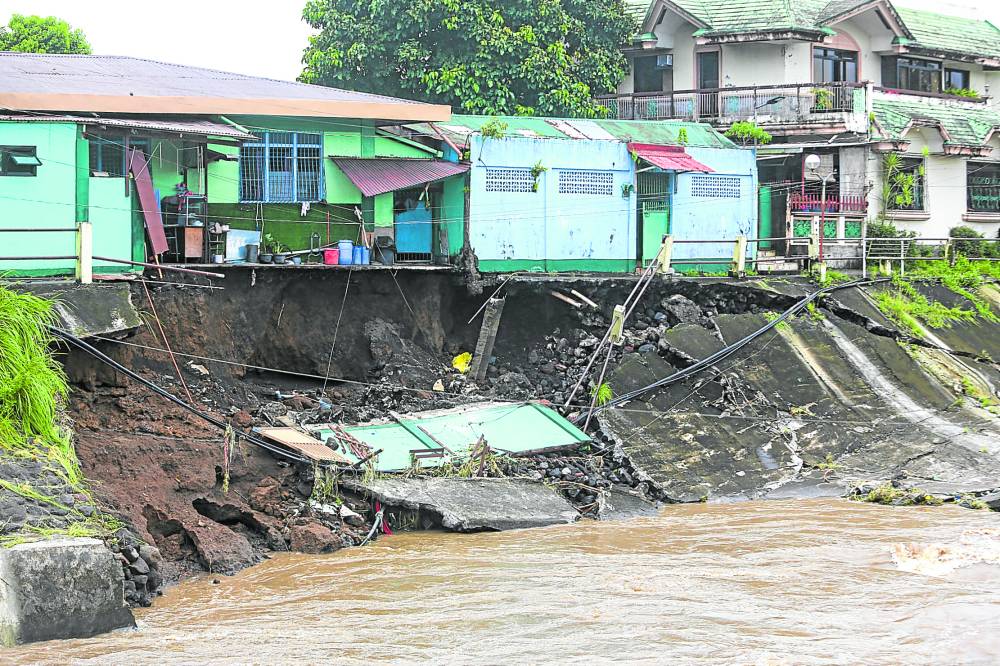 Badai Kristine menewaskan 7 orang dan berdampak pada lebih dari 2 juta orang, kata NDRRMC