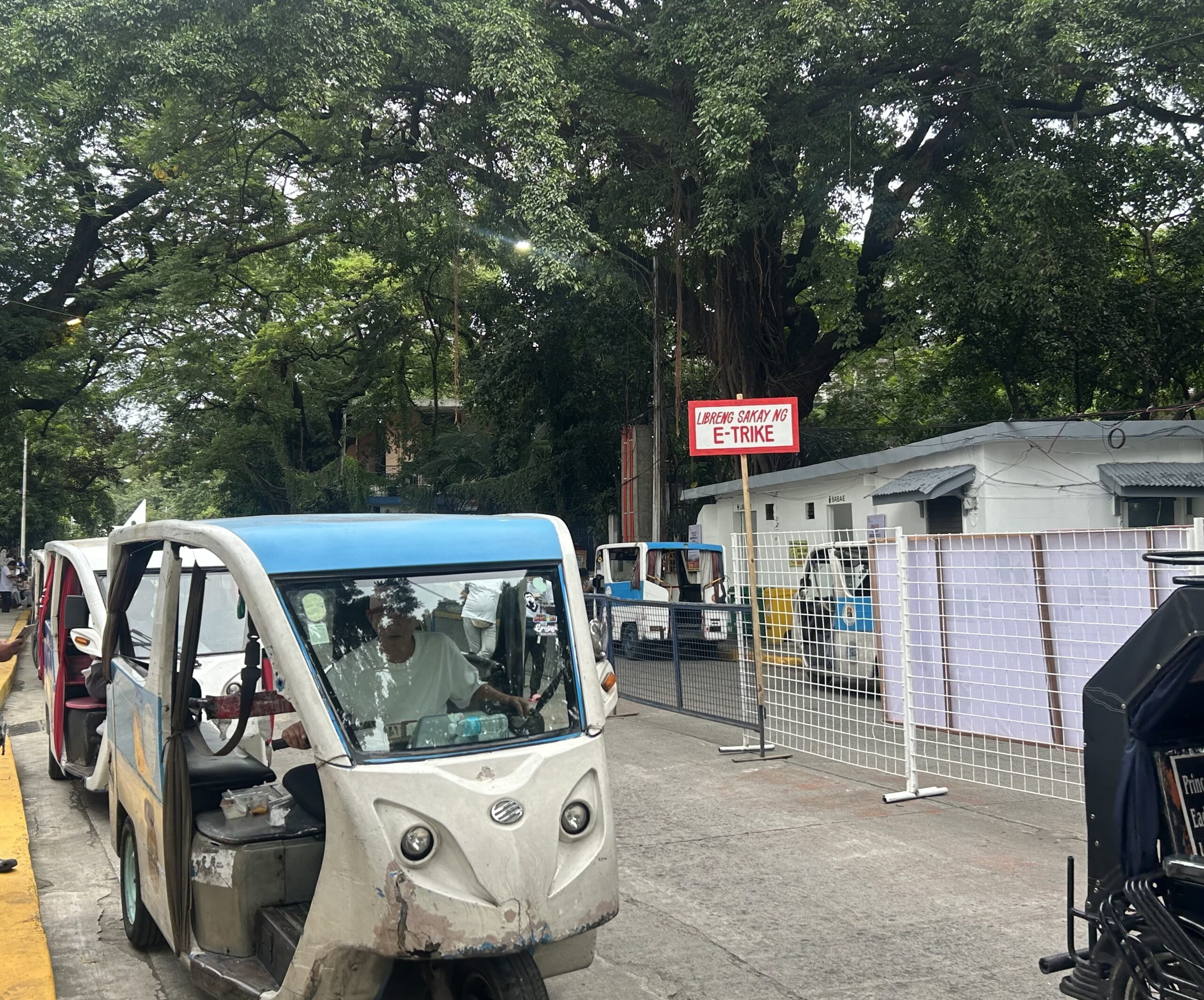 Free e-trike rides are offered for the visitors at the Manila North Cemetery from Wednesday, October 30 to Sunday, November 3 for Undas 2024. (Photo from Dianne Sampang/INQUIRER.net)