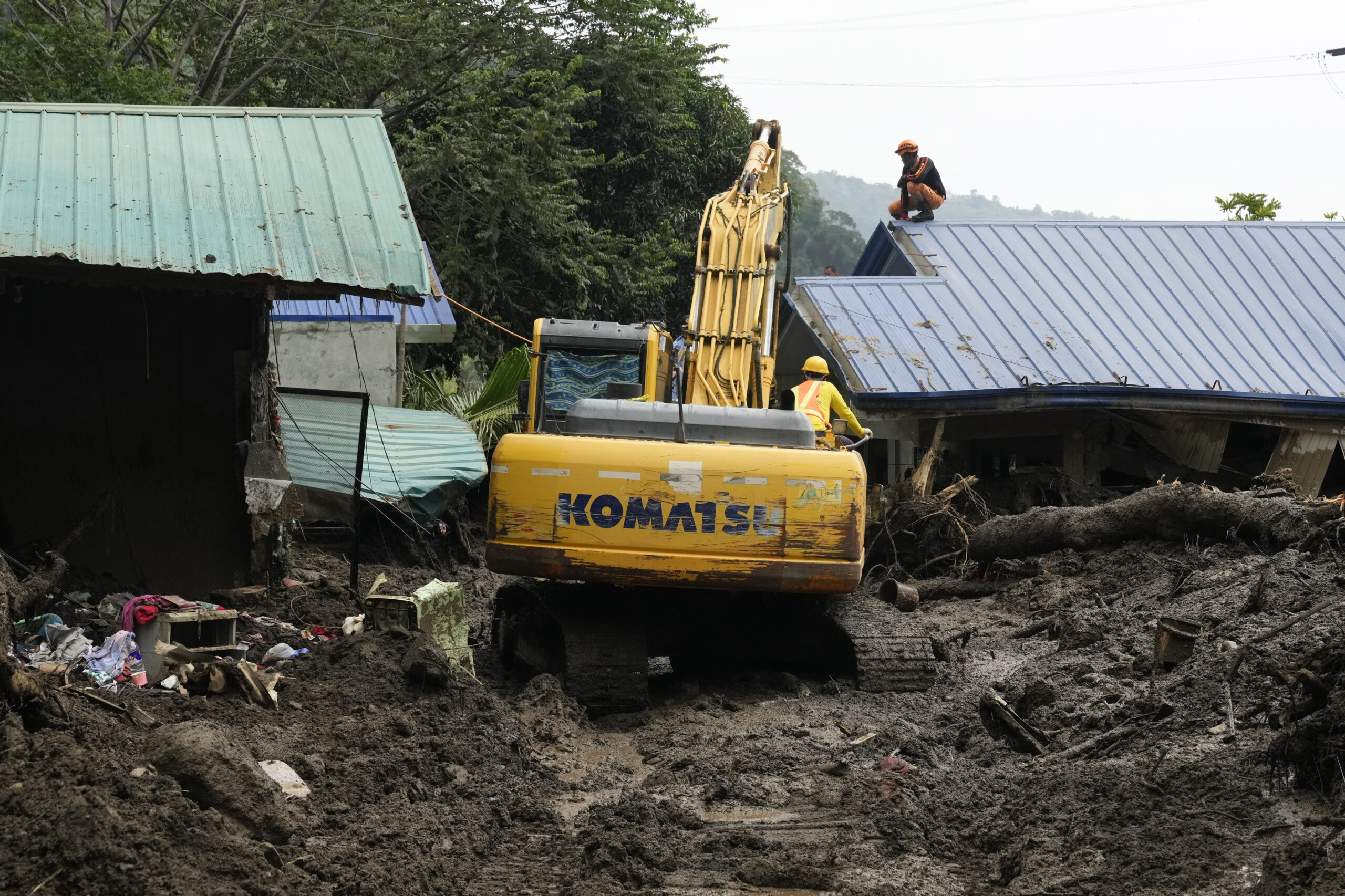 Marcos taps private sector for typhoon road clearing ops