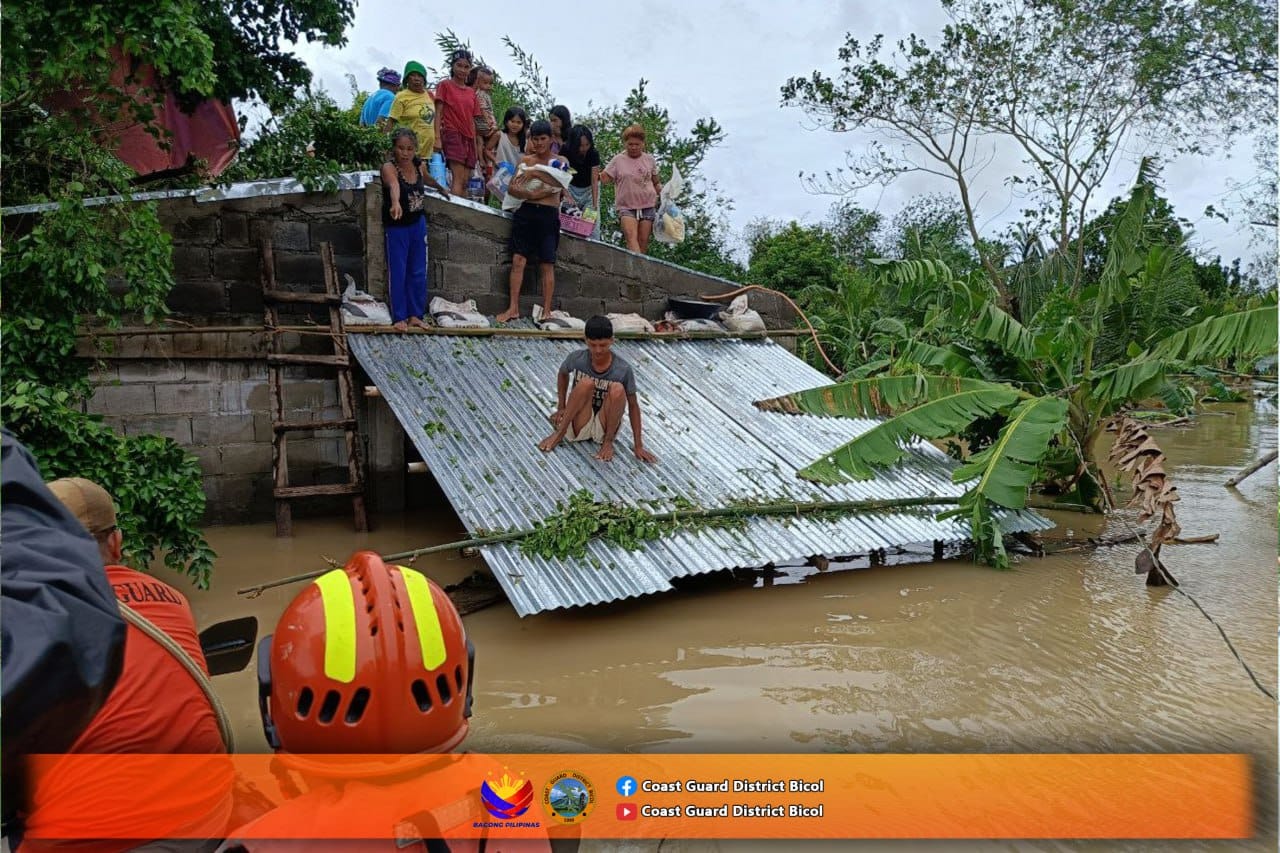 1 hilang dan 20 rumah rusak akibat longsor di kota Albay