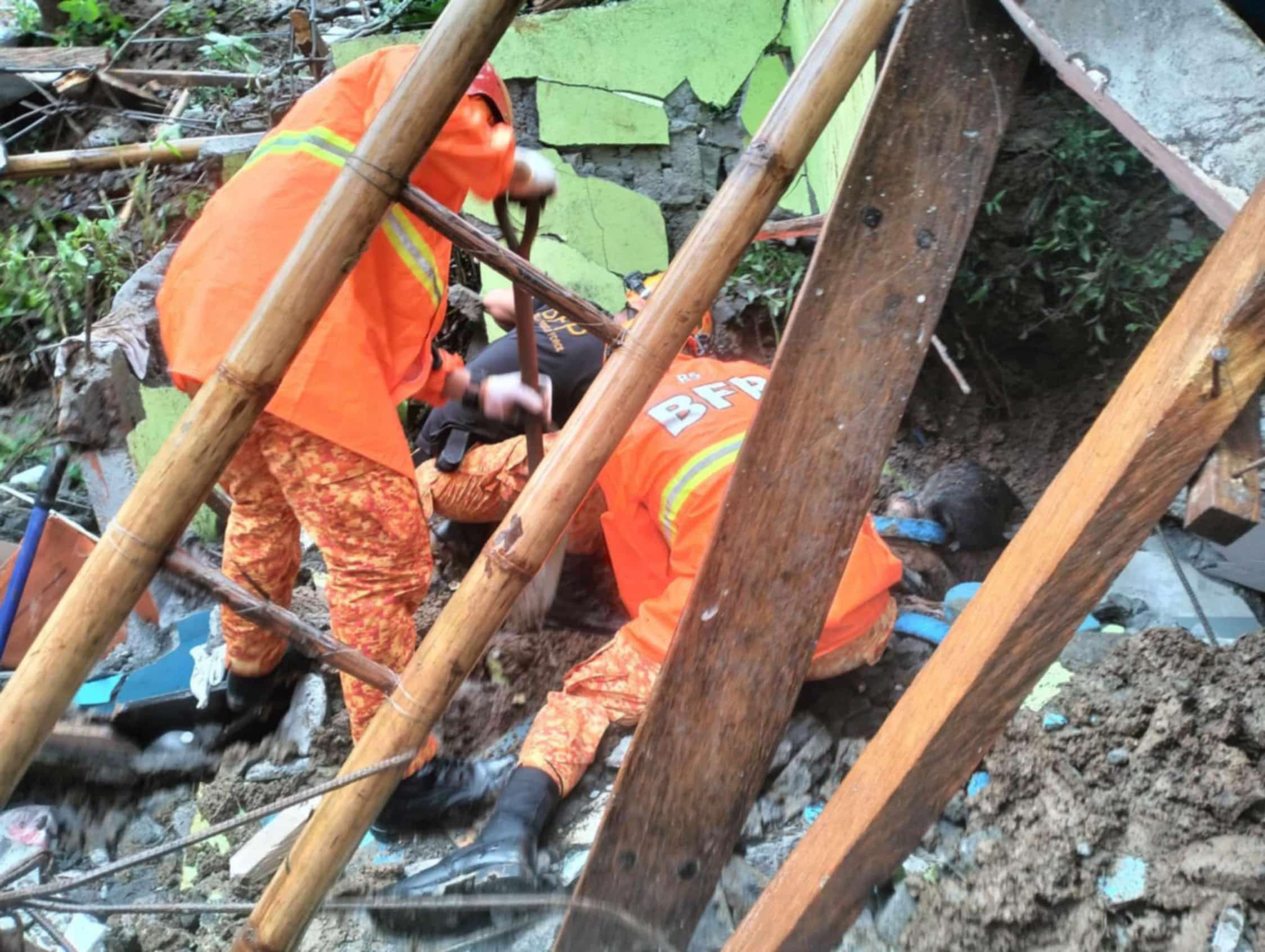 In Guinobatan town,rescuers race against time to fifind two people buried in a landslide at Sitio Libas, Barangay Maguiron. 