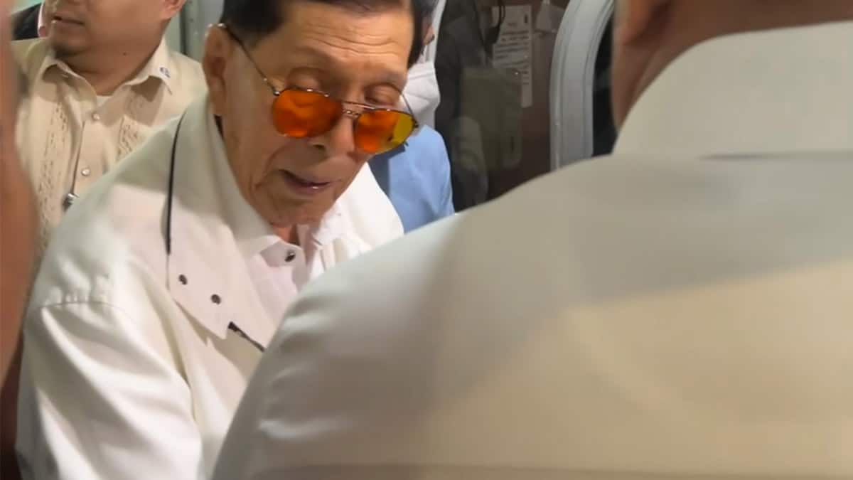 WEAK EVIDENCE In dismissing the case against former Sen. Juan Ponce Enrile, the antigraft court noted that none of the prosecution witnesses testified that they handed the alleged pork barrel kickbacks directly to the accused. —KATHLEEN DE VILLA