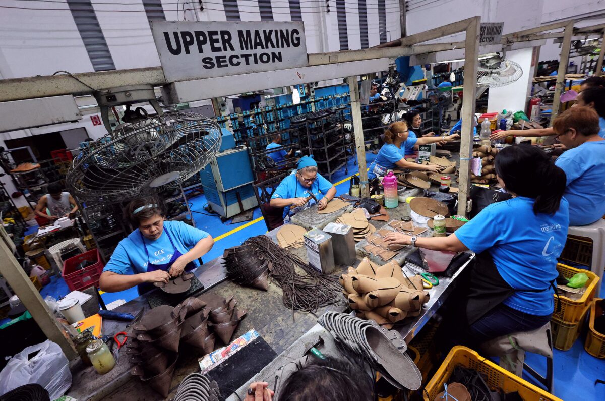 ARMING THE RANKS The Marcos administration’s Trabaho Para sa Bayan Act aims to addressunderemployment and upskill Filipino workers, such as these mainstays of a shoe factory in Marikina City in this photo taken on Sept. 27, 2023. 