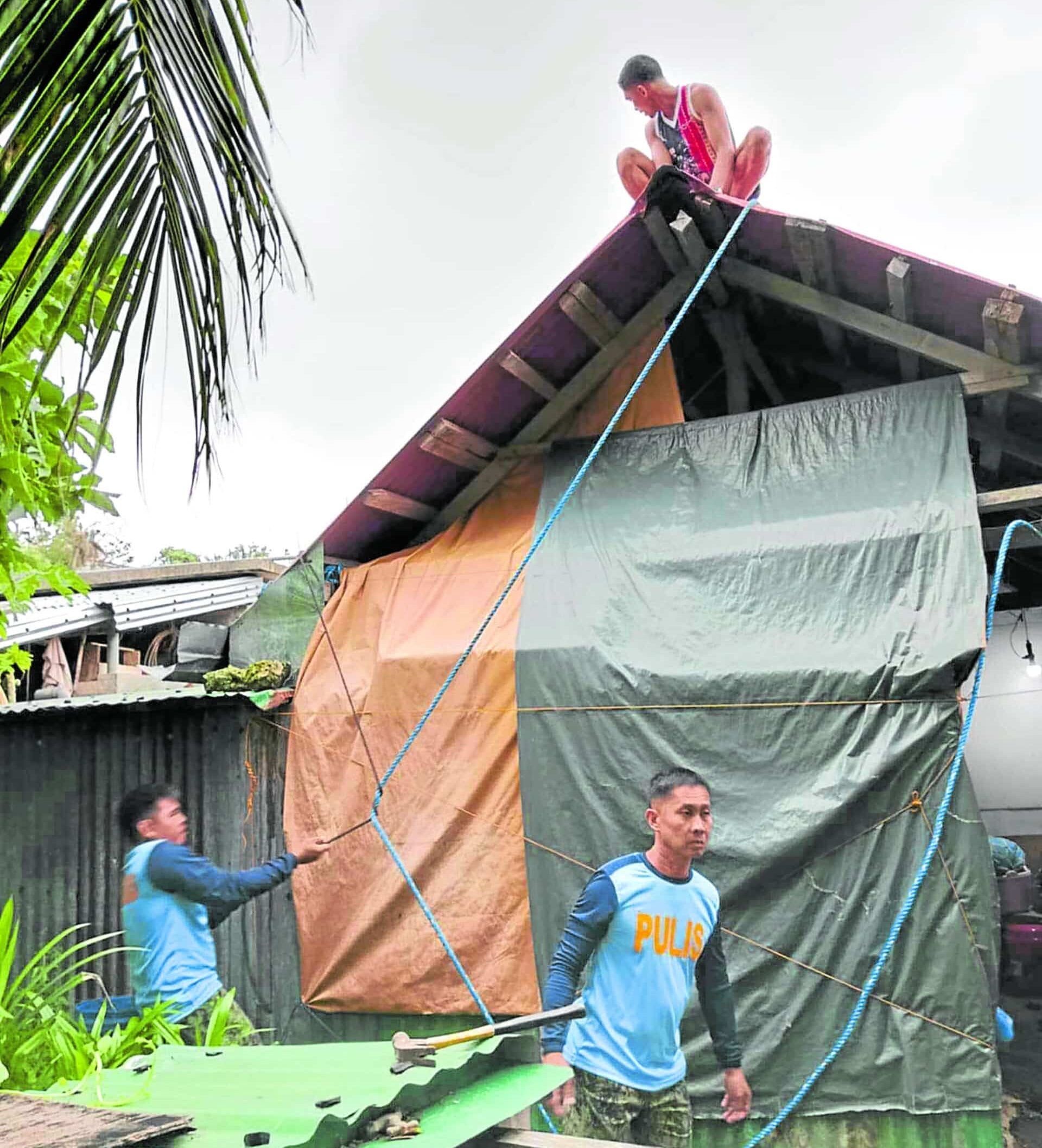 BRACING FOR THE WORSTResidents of Itbayat, Batanes, prepare for the arrival of Supertyphoon “Leon,” reinforcing their homes with tarpaulin and rope in this photo taken on Tuesday. 