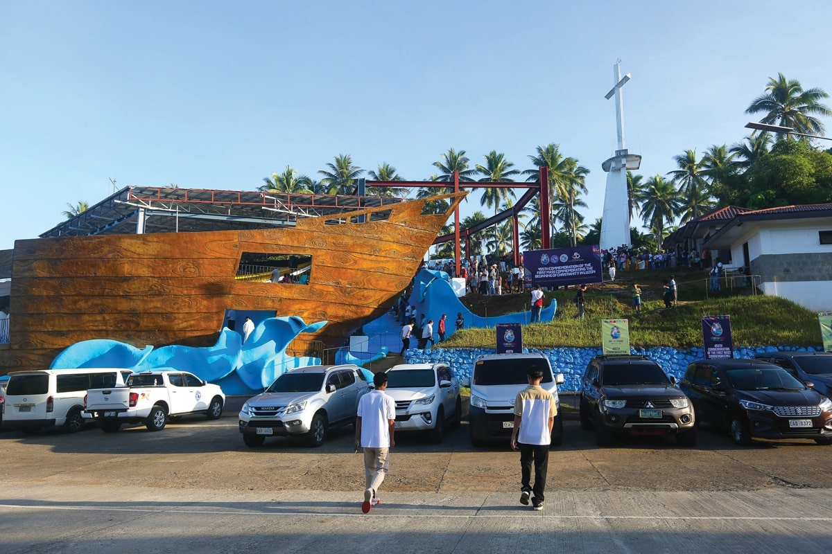 HOLY SITE Residents, guests and the clergy gather in Magallanes, Sorsogon, on Oct. 17 to commemorate the historic Mass celebratedin the village of Siuton that marked the beginning of the spread of Catholicismon Luzon Island 455 years ago.