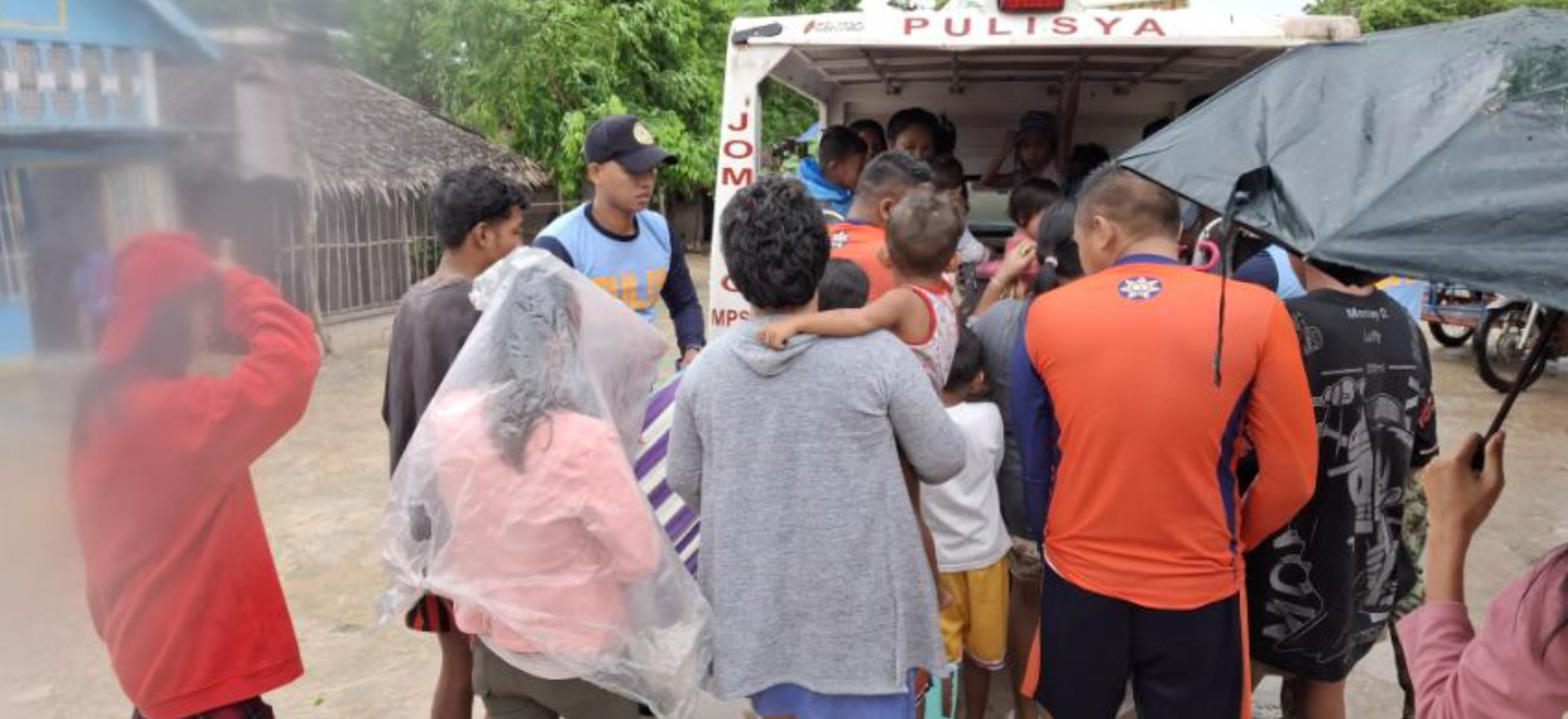 Stacja Filipińskiej Straży Przybrzeżnej Północny Quezon ułatwiła ewakuację wyprzedzającą Sitio Moros, Brgy Talisoy, Jomalig, Quezon w dniu 22 października 2024 r. kristine