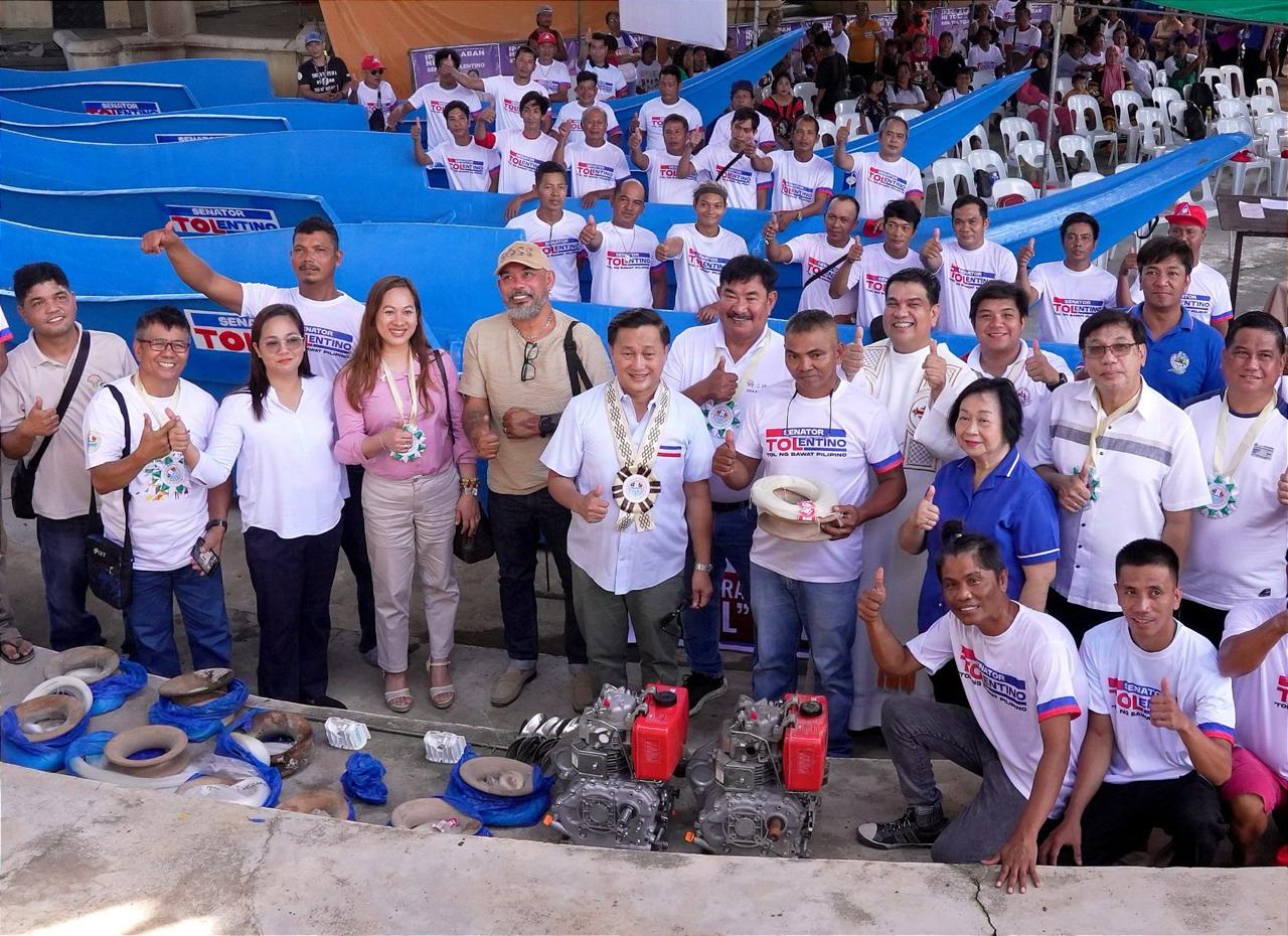 Tolentino comercializa barcos, proporcionando sustento aos pescadores em Zambales