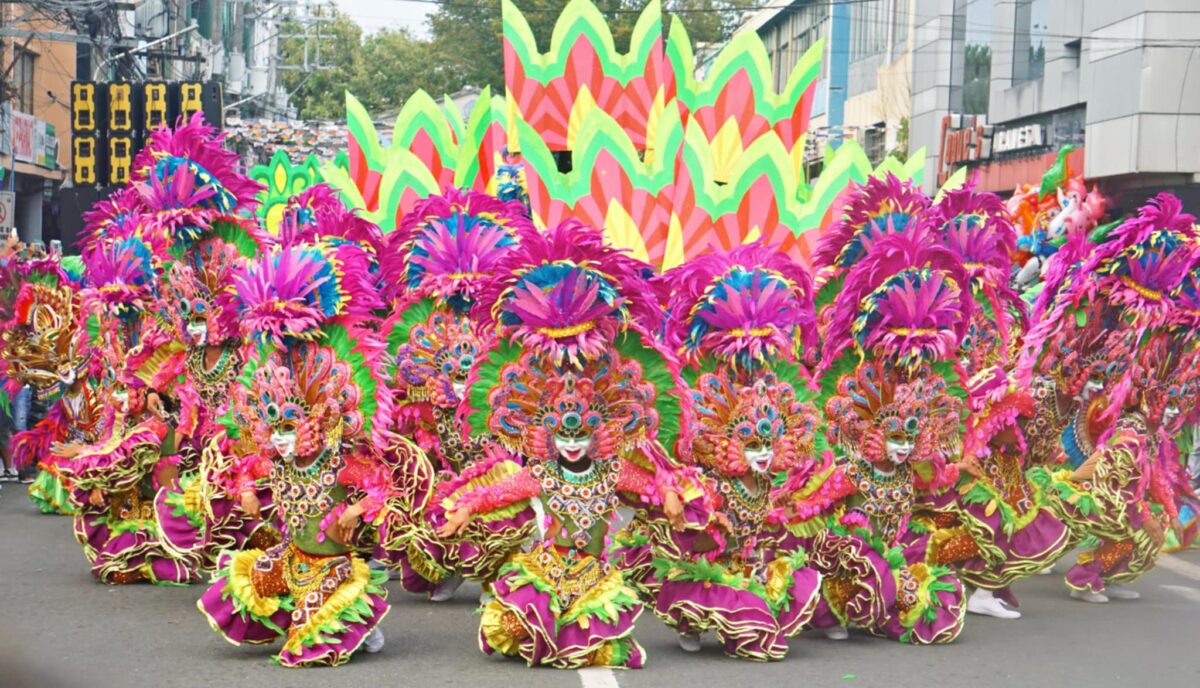 Granada z Bacolod daje „spektakularne widowisko” i wygrywa drugi wielki szlem MassKara