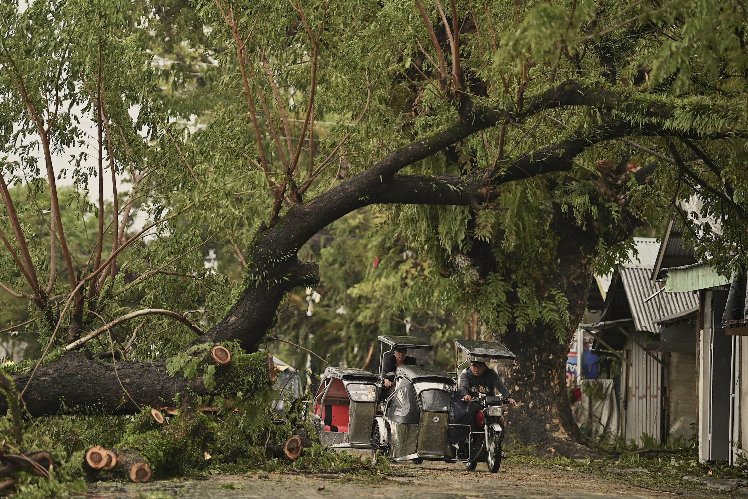 Man-yi leaves 7 dead in PH and worsens crisis from successive storms