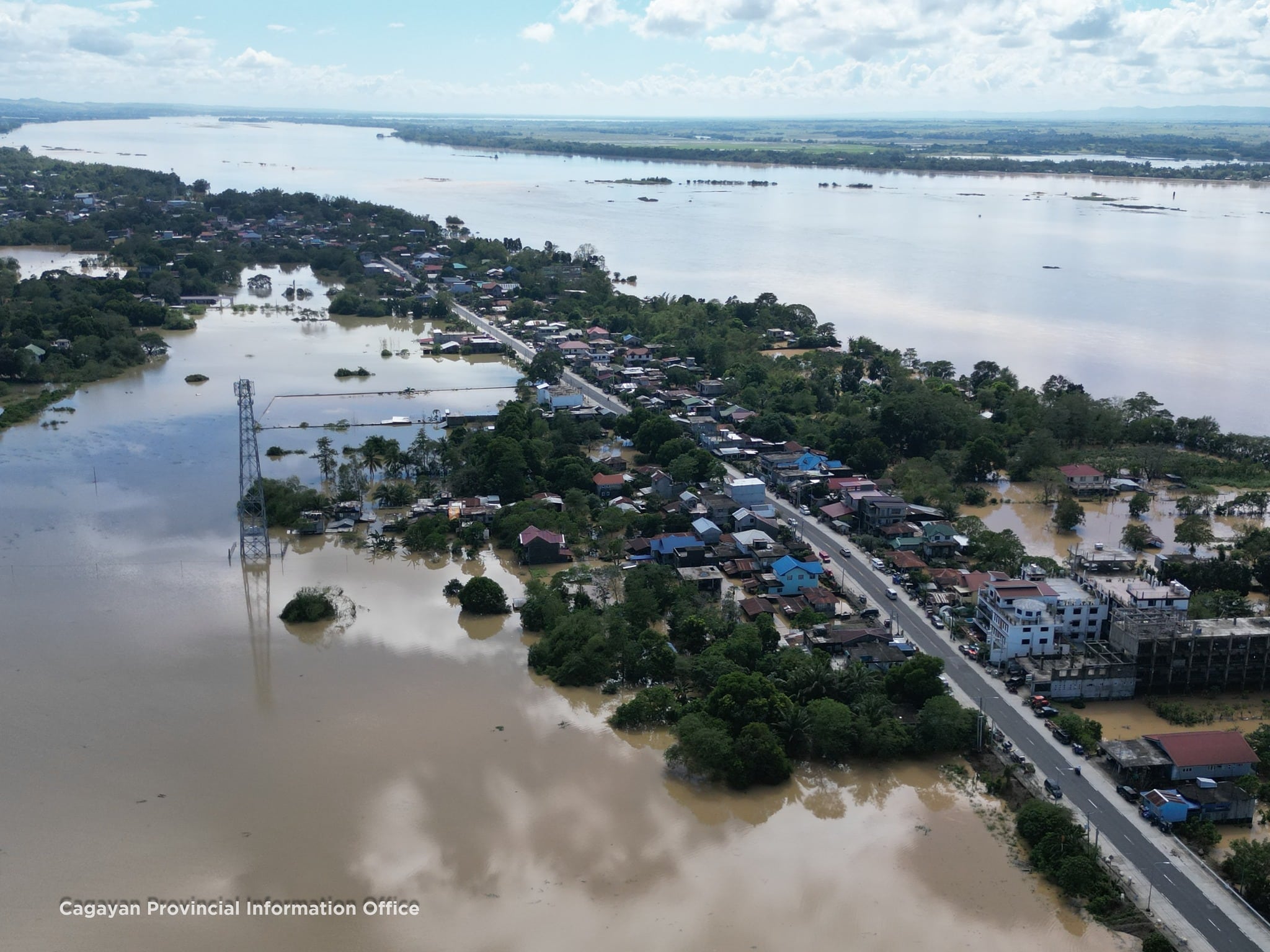 YET TO RECEDE This photo taken on Tuesday shows many areas in Tuguegarao City, the provincial capital of Cagayan, still submerged in floodwaters caused by the swelling of Cagayan River and its tributaries, two days after Supertyphoon “Pepito” (international name: Man-yi) left the country.