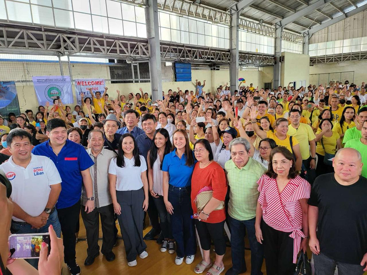 Mayor Joy Belmonte led the signing ceremonies with different land owners.