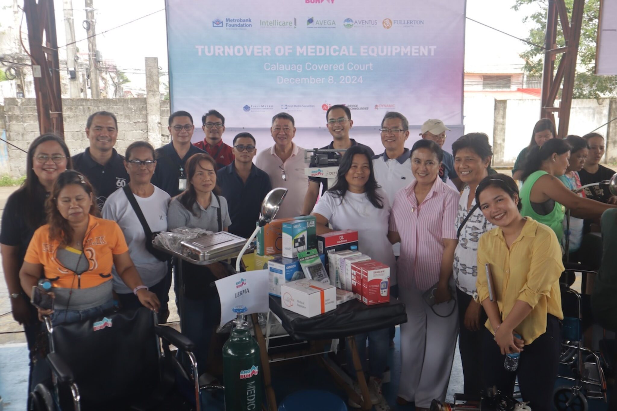 Robredo s Angat Buhay gives medical supplies to typhoon hit Naga