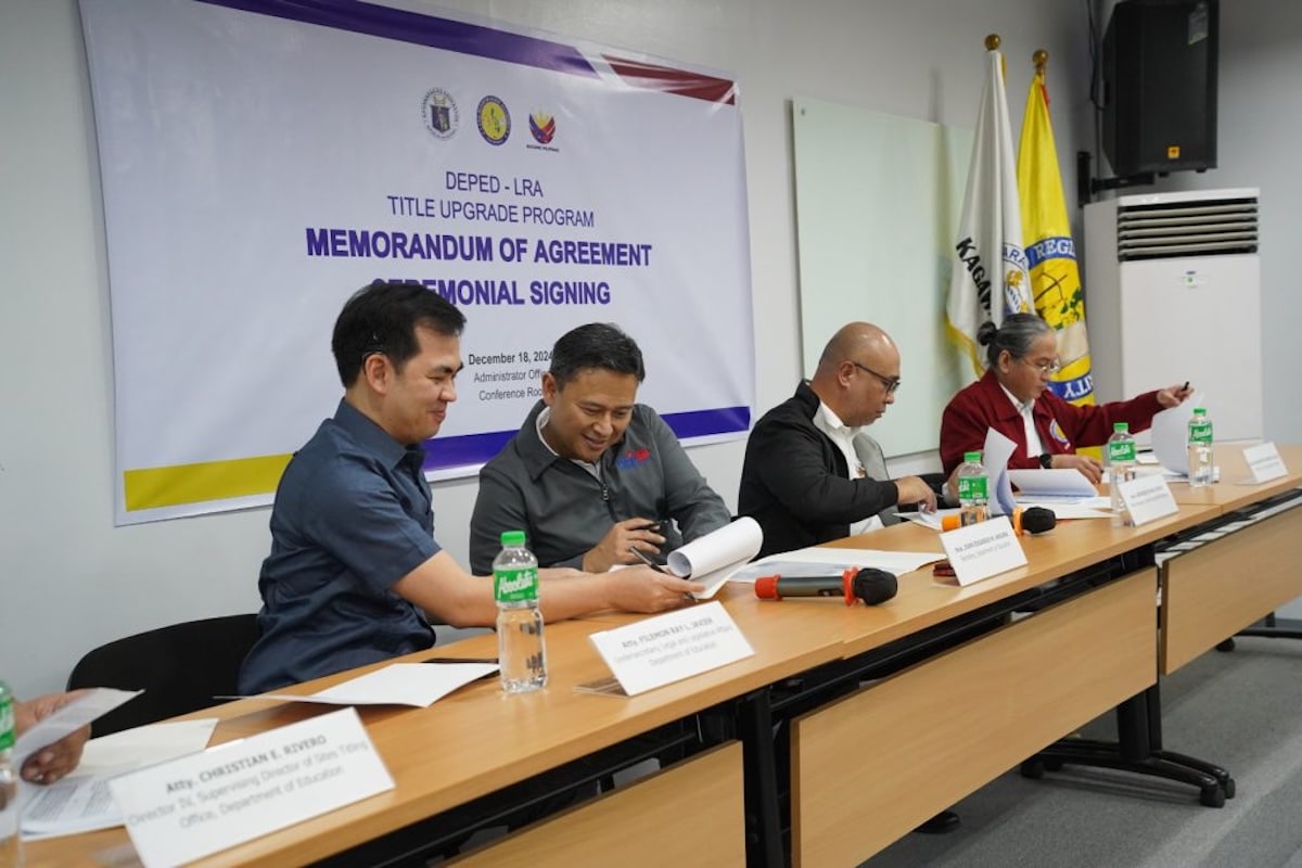 PHOTO: Gerardo Sirios and Sonny Angara FOR STORY: DepEd, LRA to upgrade land titles for faster classroom construction