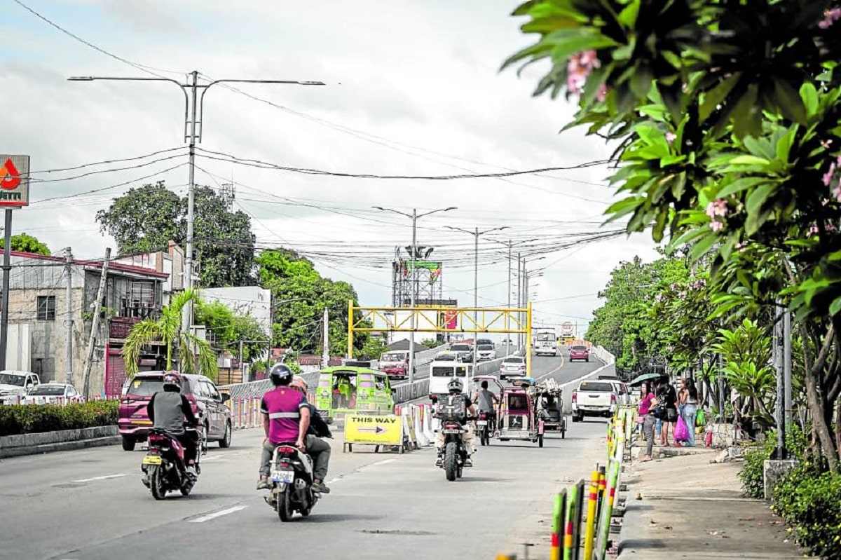 SPEED LIMIT Vehicles, except for dump trucks, transit mixer, wing vans, trailer trucks, motorcycle, tricycle and bicycles, are allowed to pass through the Ungka flyover, which connects Iloilo City to Pavia town, when it reopened on Monday after two years of corrective work to ensure it remains safe to commuters. A speed limit of 40 kilometers per hour is also imposed on all vehicles traversing the flyover.