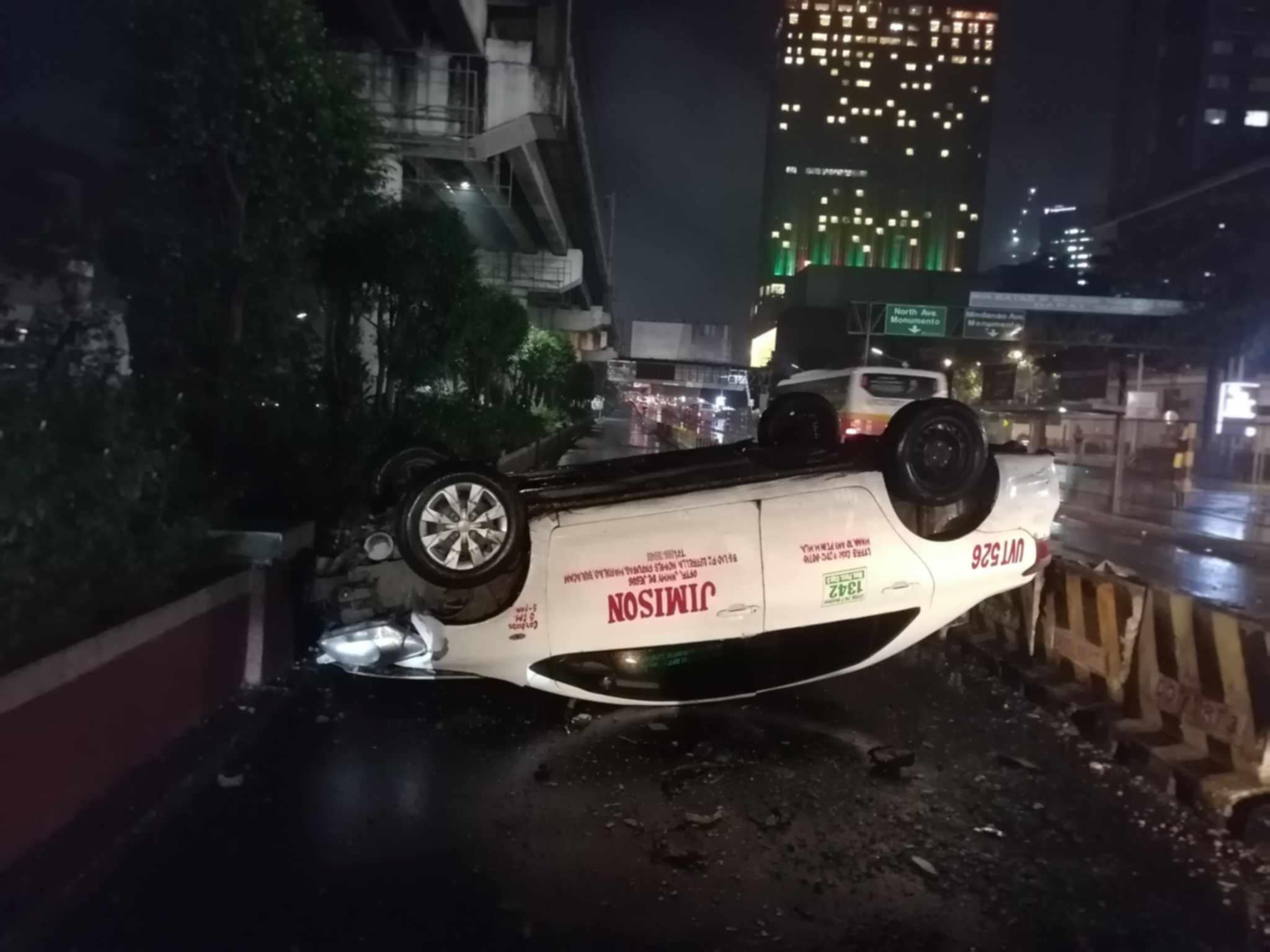 Taxi with sleepy driver hits barrier, overturns along Edsa