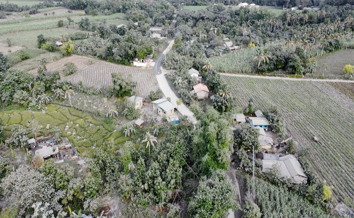 Kanlaon Volcano emits 1,500 meter-high ash again, says Phivolcs