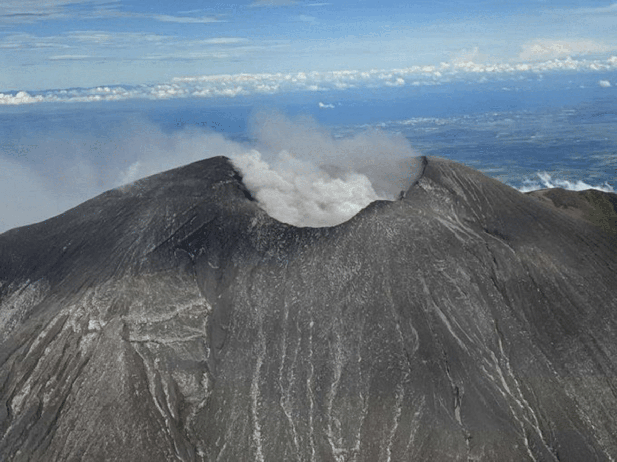 Kanlaon Volcano in the Philippines continues gas emissions and records ...