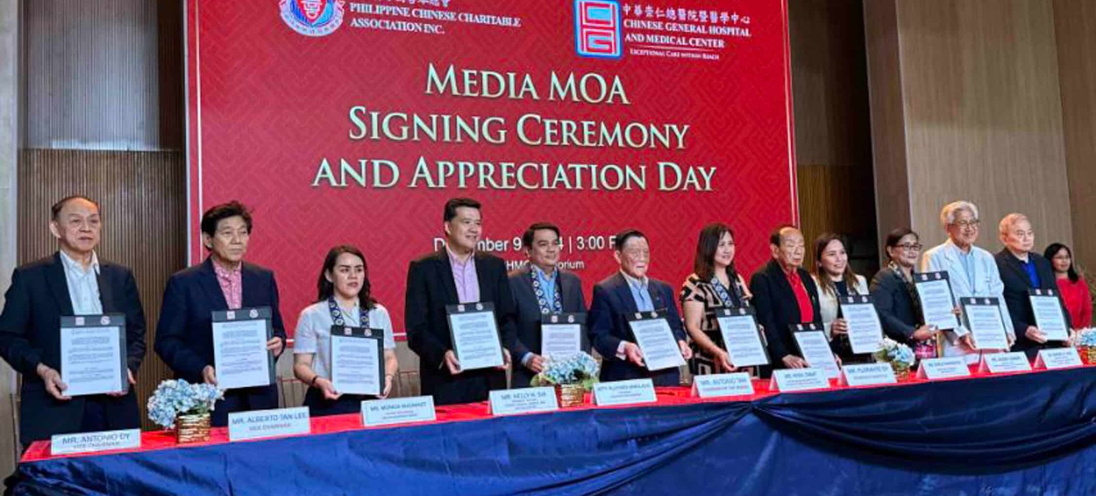 HELPING HAND Officials of Chinese General Hospital and Medical Center (CGHMC), Philippine-Chinese Charitable Association Inc., and various media organizations sign on Dec. 9 the memorandum of agreement on the extension of discounts to print and broadcast media workers who will avail themselves of CGHMC services. 