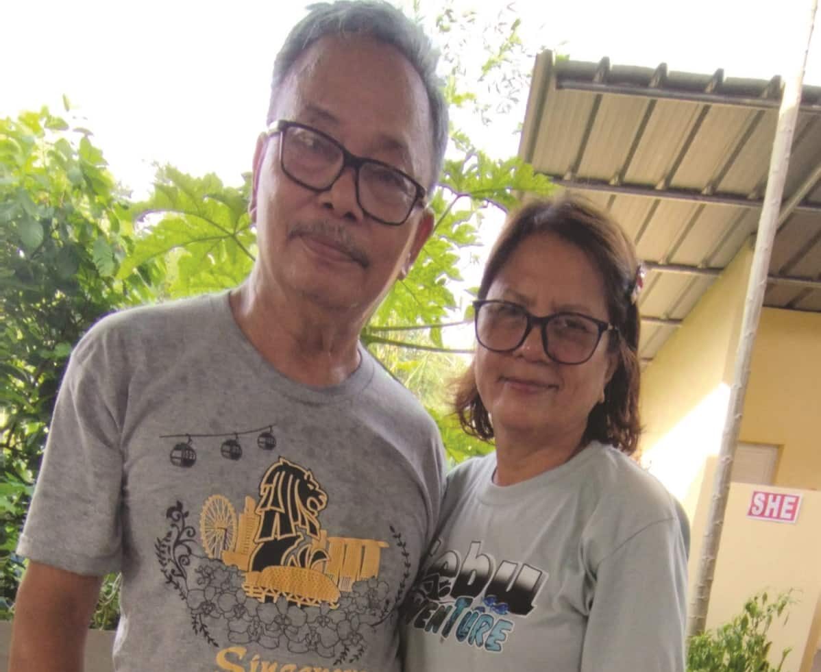 SHIFT A marine engineer byprofession, Conrado Soriano (shown belowwith wife Myrna) in 2011 chose to devote his time tending to a 4-hectare cacao farm in San Jacinto, Pangasinan.