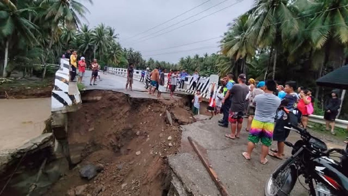 DAMAGED The approach to Lais Bridge 1, which connectsBarangay Lais of Malita to Don Marcelino town of Davao Occidental, collapses following heavy rains and flooding brought about by the intertropical convergence zone, rendering the bridge impassable to vehicles on Dec. 27. However, the provincial government quickly fixed it the following day, making the bridge passable to vehicles the next day. 