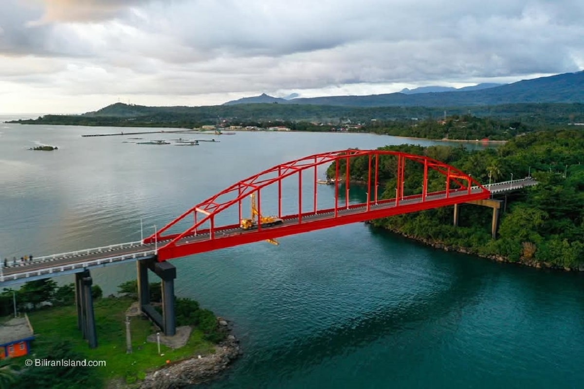 VITAL SPAN Biliran Bridge, a key span transporting goods and people between the islands of Biliran and Leyte, is found to have “structural defects” that need immediate repair, prompting authoritiesto limit load to only up to 5 tons while corrective work is ongoing. 