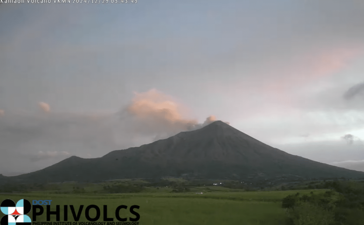 Kanlaon Volcano emits more sulfur dioxide, logs 37 quakes