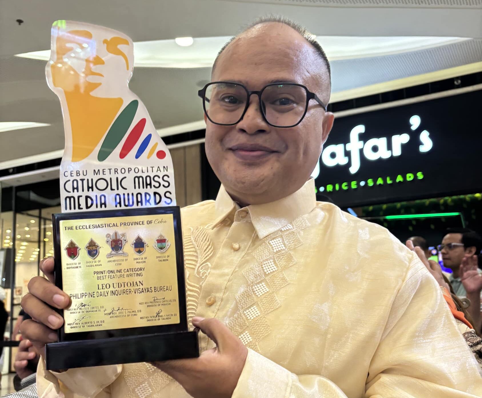 INAUGURAL CEBU CMMA WINNER Visayas correspondent Leo Udtohan gets the judges’ nod in the best in feature writing category at the 1st Cebu Metropolitan Catholic Mass Media Awards in September. —MARY GRACE OBERES