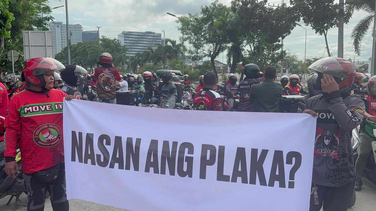 Senate Majority Leader Francis 'Tol' Tolentino today joined hundreds of motorcycle riders calling on the Land Transportation Office (LTO) to release their long-delayed official license plates.