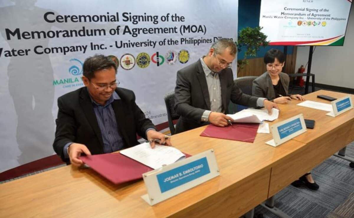 From left) Manila Water Group Director for Operations Joemar Emboltorio, UP Diliman Vice Chancellor for Research and Development Carl Michael Odulio, and Manila Water Strategic Asset Management Group Director Eva Clemente sealed the partnership between the two institutions with the signing of the Memorandum of Agreement on Project RENEW.